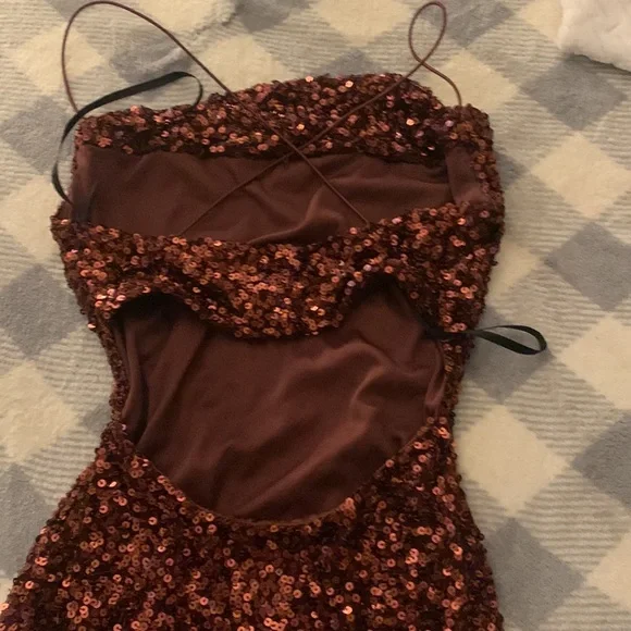 Windsor homecoming dress, knee high size 2, dark red/burgundy spaghetti straps - Picture 2 of 3